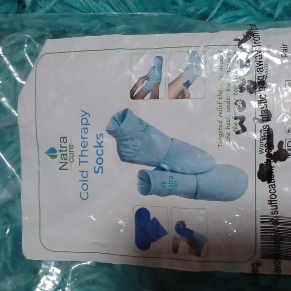 NATRACURE COLD THERAPY SOCKS - Picture 1 of 7